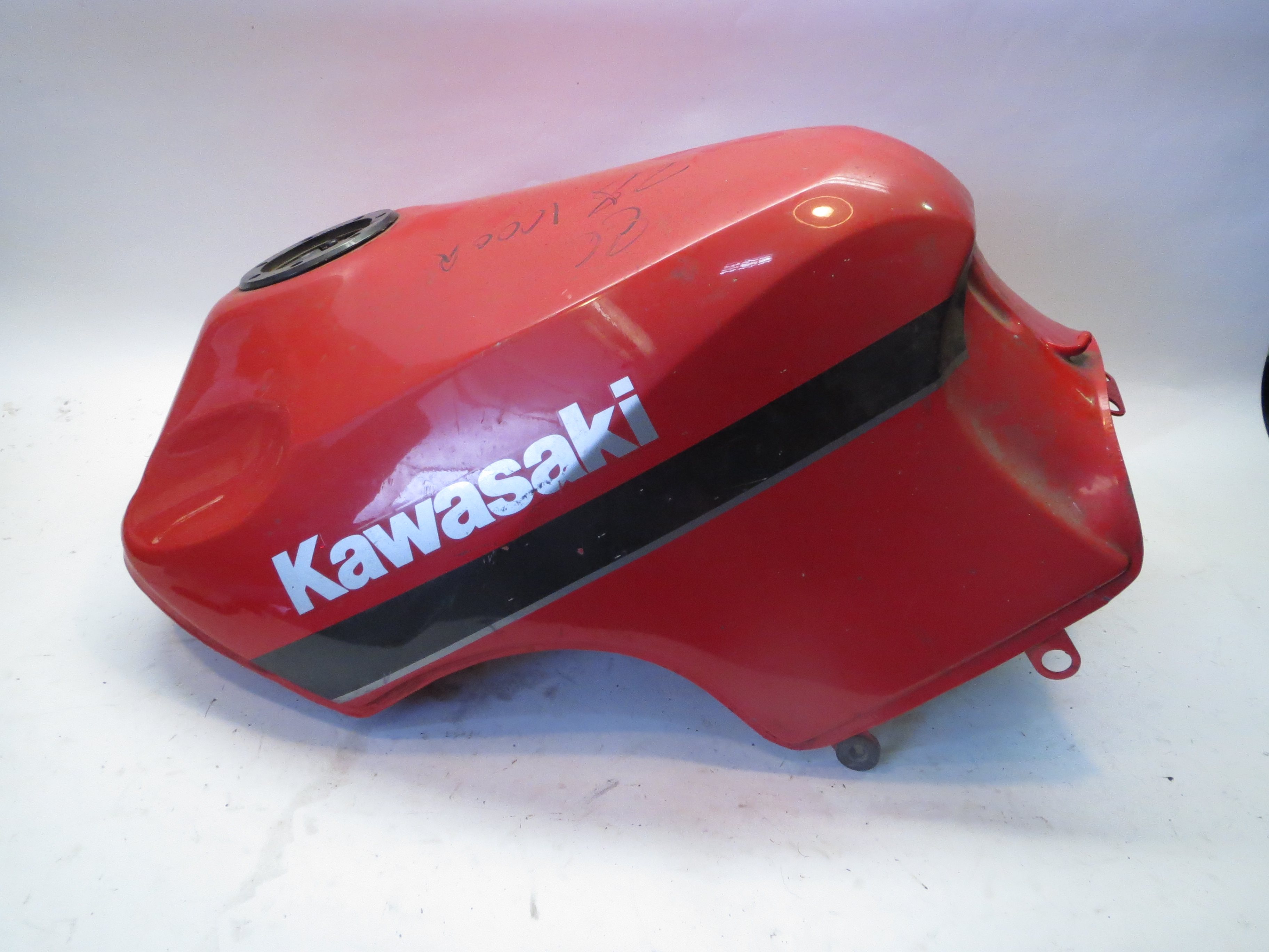 Kawasaki ZX1000A 1000 Ninja 1000R Gas Fuel Tank 86 87