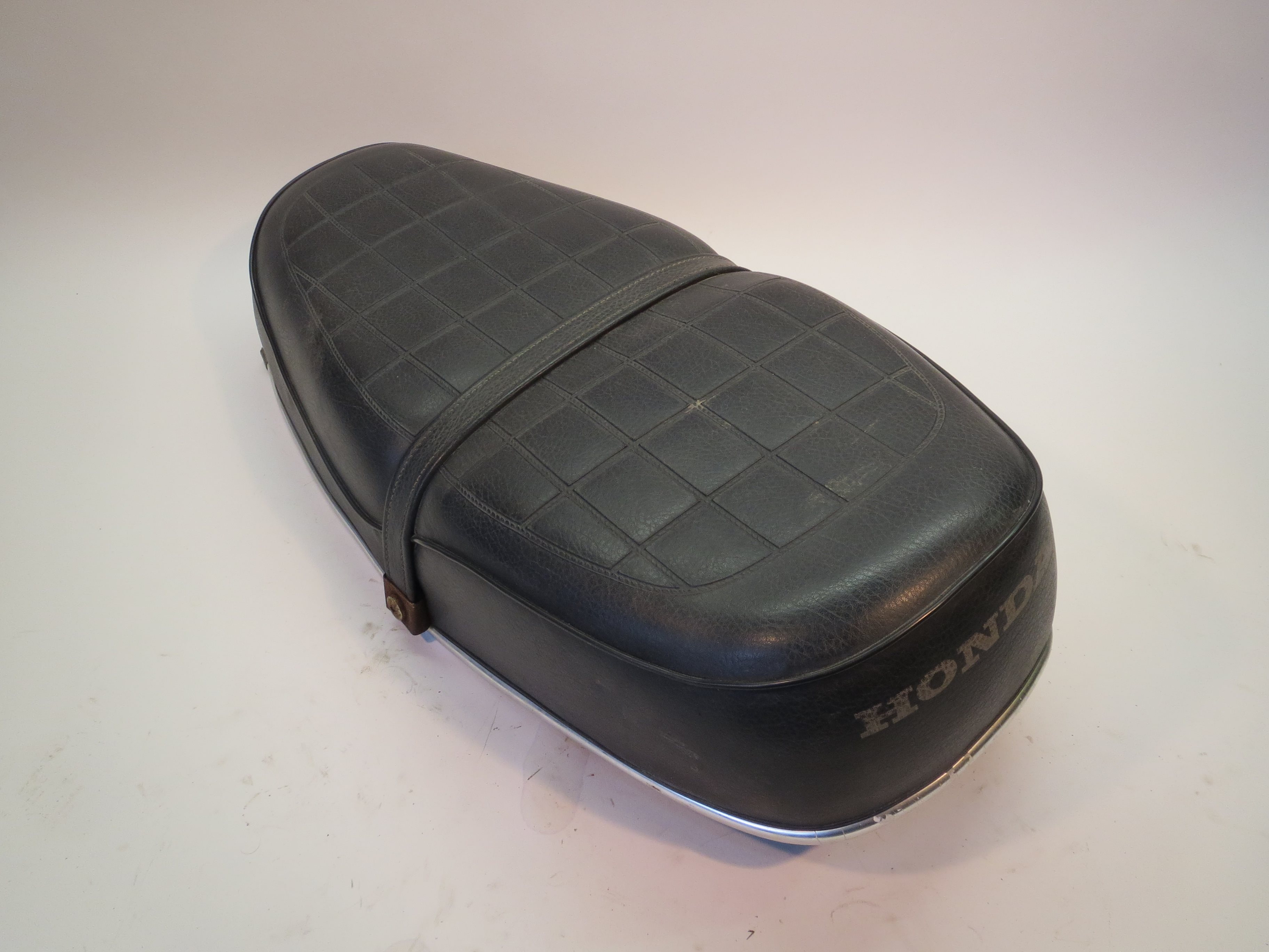 Honda CB200T Seat 75 76