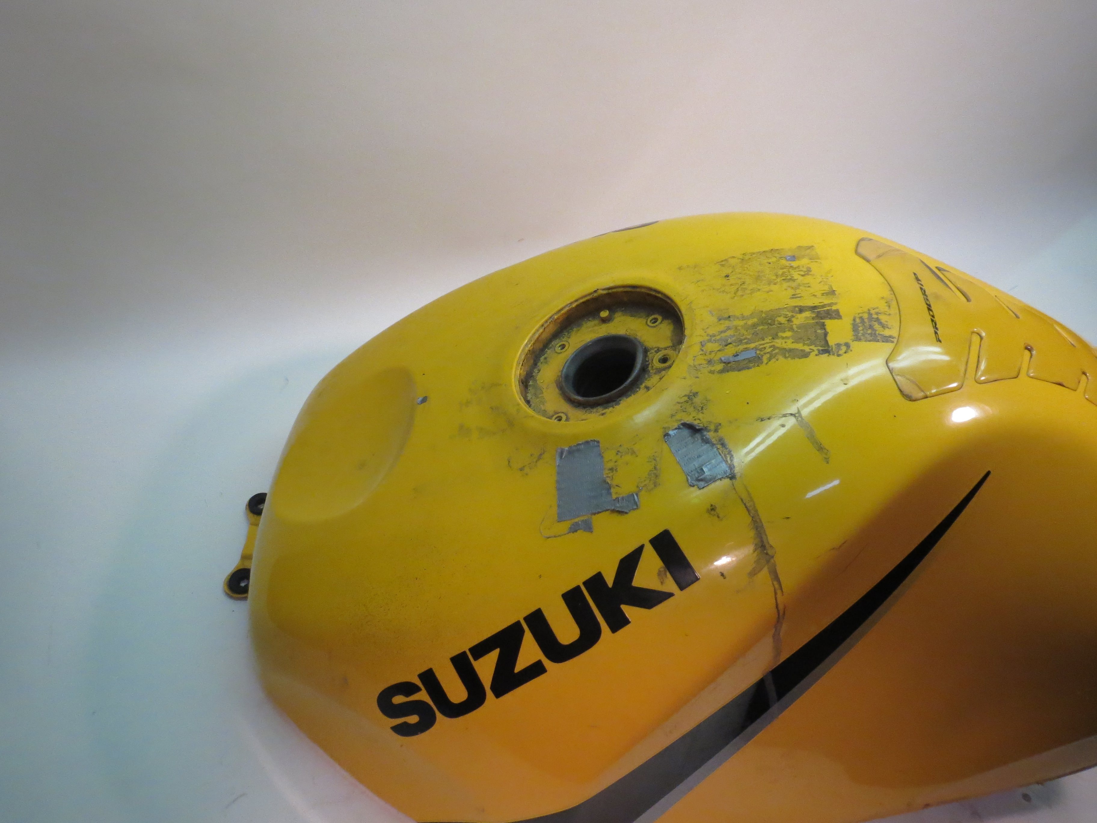 Suzuki GSXR600 Gas Fuel Petrol Tank 97 00
